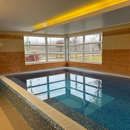 Arkanum Wellness מלון 2*